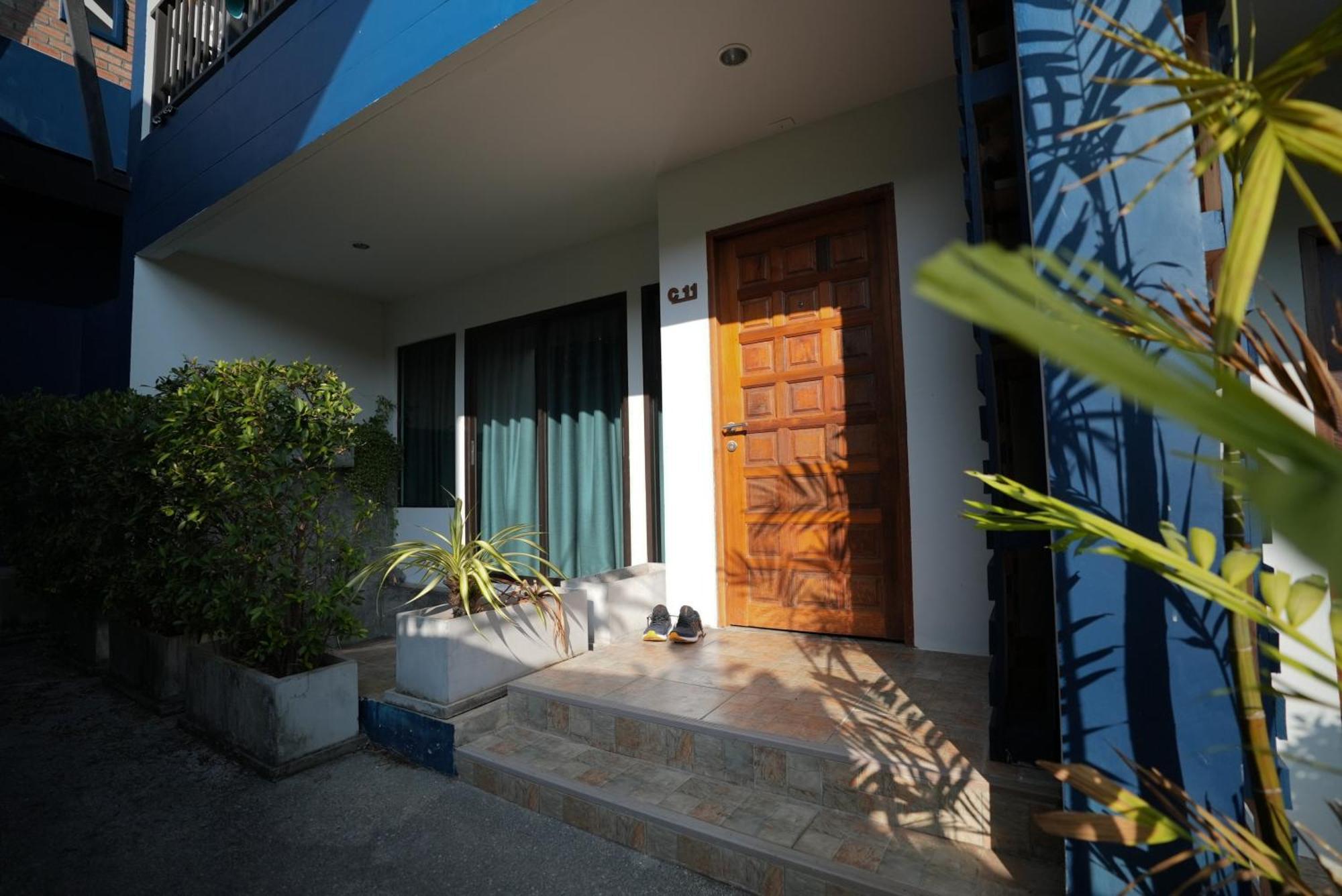 Kraam Silhouette Hotel And Cafe Phuket Chalong Extérieur photo