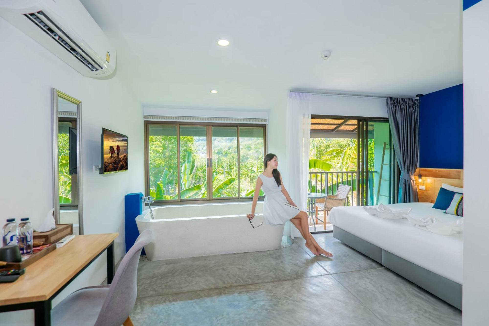 Kraam Silhouette Hotel And Cafe Phuket Chalong Extérieur photo