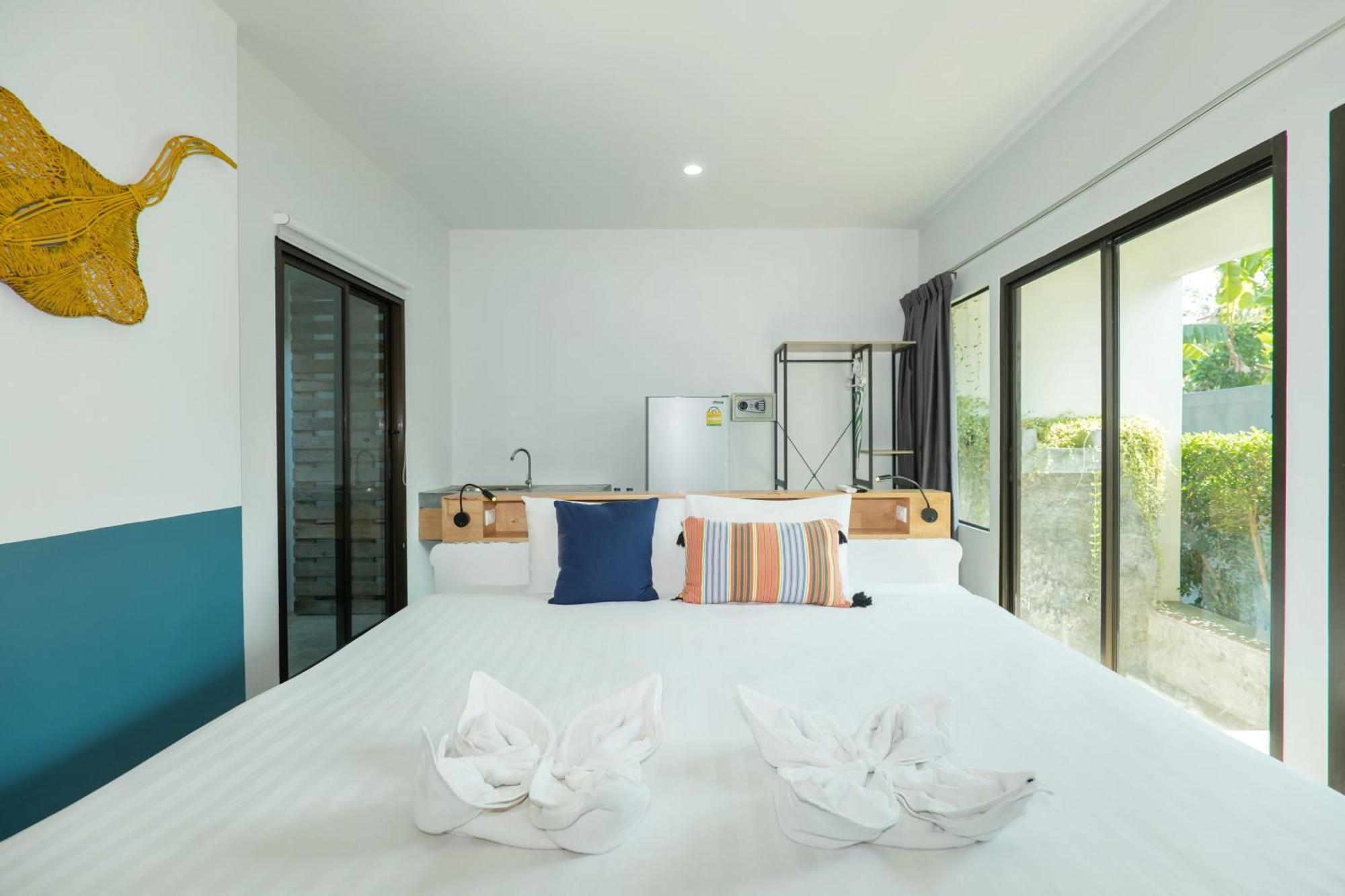 Kraam Silhouette Hotel And Cafe Phuket Chalong Extérieur photo